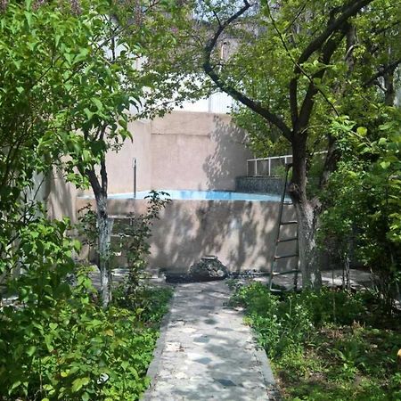 Classic Apartment On Kievyan エレバン エクステリア 写真