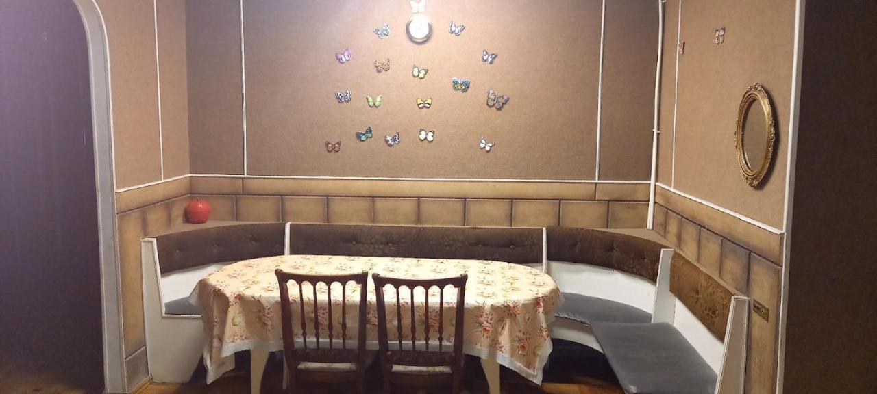 Classic Apartment On Kievyan エレバン エクステリア 写真