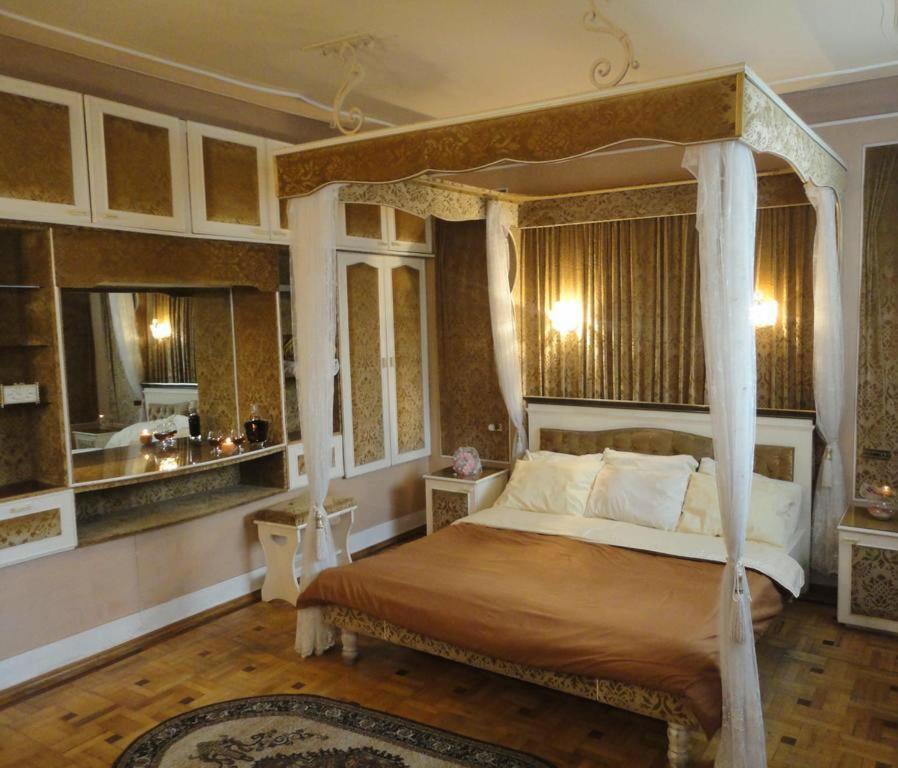 Classic Apartment On Kievyan エレバン エクステリア 写真