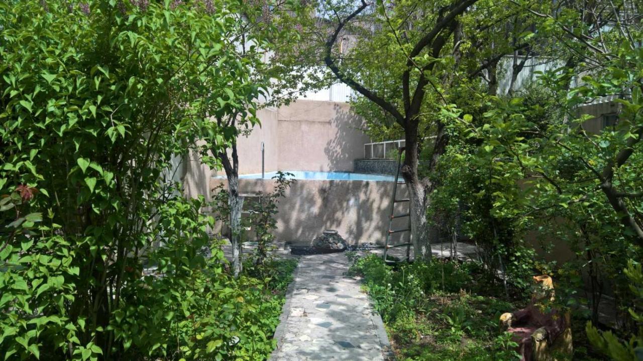 Classic Apartment On Kievyan エレバン エクステリア 写真
