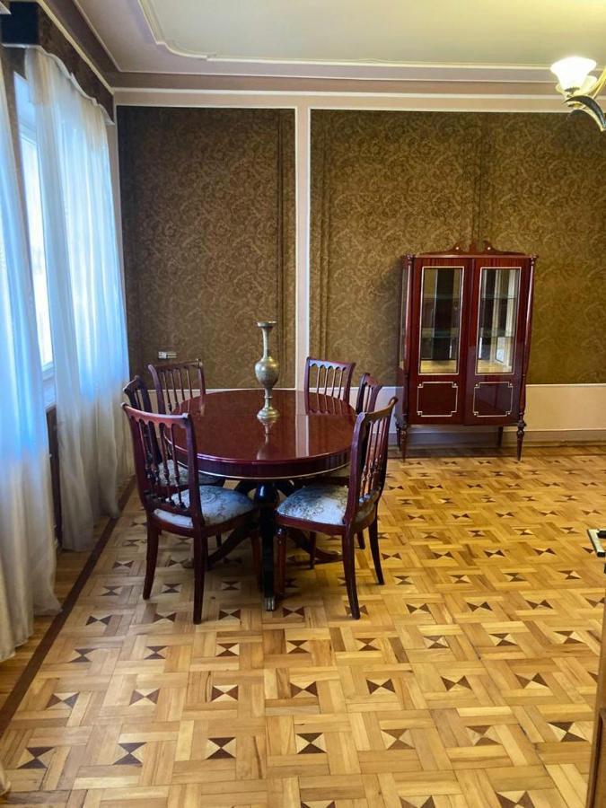 Classic Apartment On Kievyan エレバン エクステリア 写真