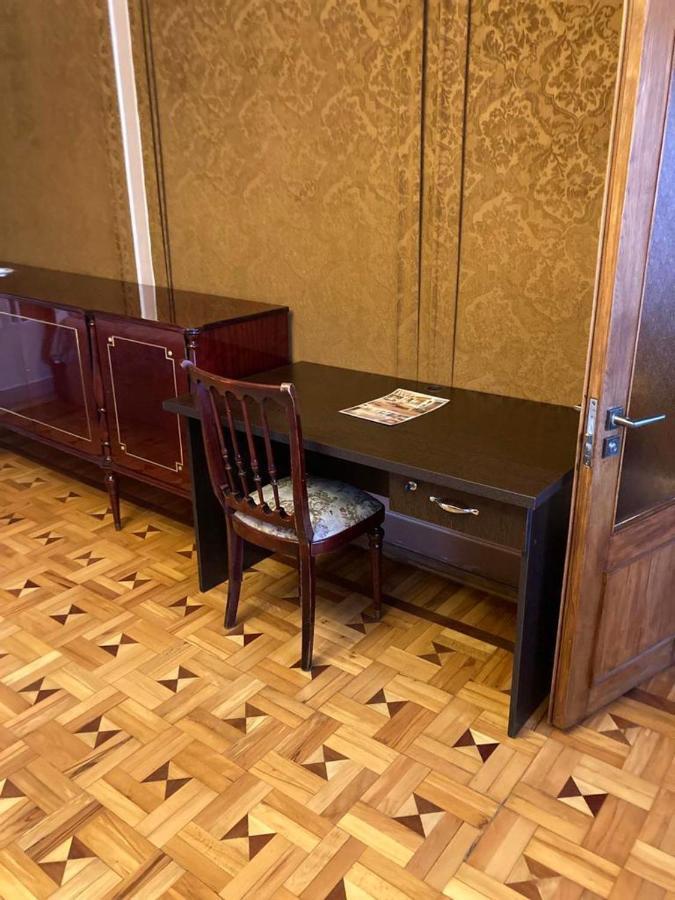 Classic Apartment On Kievyan エレバン エクステリア 写真
